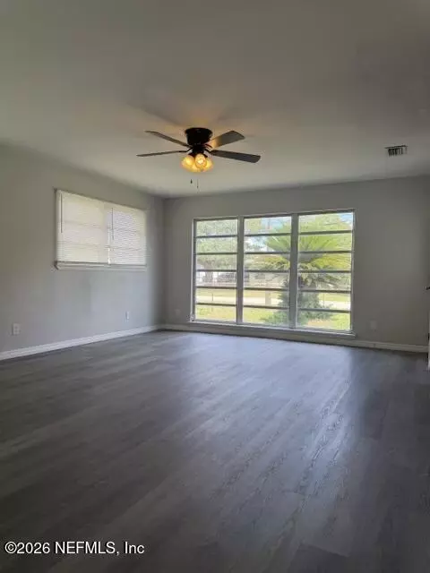 Living - 10948 Java Dr, Jacksonville, FL 32246 photo 3 of 4