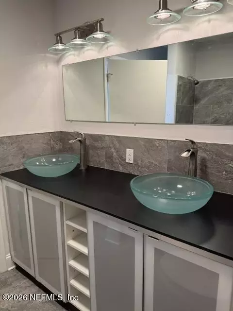 Bath - 10948 Java Dr, Jacksonville, FL 32246 photo 3 of 4