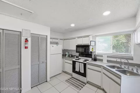 Kitchen - 6 Lisbon St #A/B, Saint Augustine, FL 32080 photo 5 of 7
