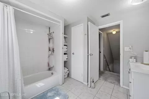 Bath - 1025 Granger Dr, Jacksonville, FL 32221 photo 5 of 7