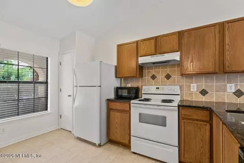 Kitchen - 742 Ginger Mill Dr, Saint Johns, FL 32259 photo 2 of 6