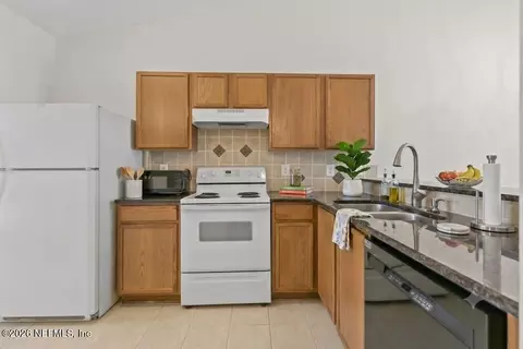 Kitchen - 742 Ginger Mill Dr, Saint Johns, FL 32259 photo 4 of 6