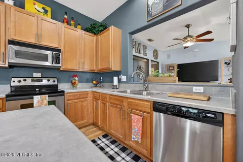 Kitchen - 504 Knolle Ct, Saint Augustine, FL 32092 photo 2 of 3