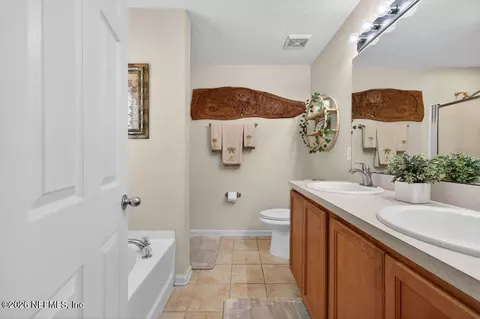 Bath - 504 Knolle Ct, Saint Augustine, FL 32092 photo 3 of 5