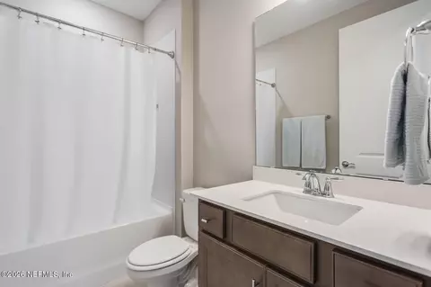 Bath - 613 Witty Banter Ct, Yulee, FL 32097 photo 4 of 4