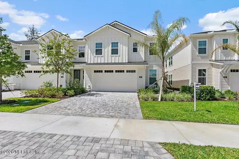 381 Oakmoss Dr, Saint Johns, FL 32259