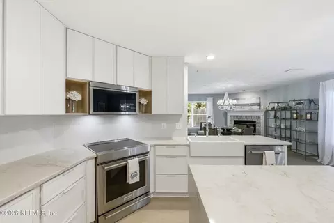 1212 Rip Tide Blvd, Jacksonville Beach, FL 32250