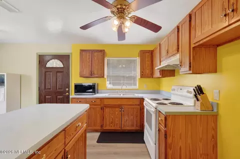 Kitchen - 7370 Woodward Rd, Saint Augustine, FL 32092 photo 2 of 7