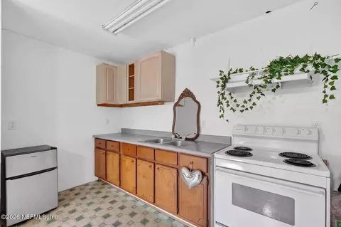 Kitchen - 7370 Woodward Rd, Saint Augustine, FL 32092 photo 6 of 7