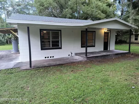 524 St Clair St, Starke, FL 32091