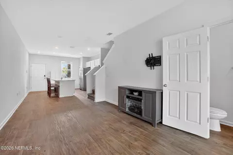 Living - 122 Elmhurst Ln, Saint Augustine, FL 32084 photo 2 of 3