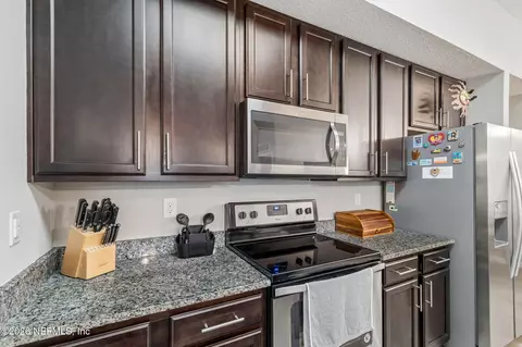 Kitchen - 2113 Golden Lake Loop, Saint Augustine, FL 32084 photo 8 of 9