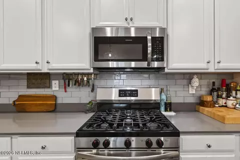 Kitchen - 209 Rivercliff Trl, Saint Augustine, FL 32092 photo 8 of 10