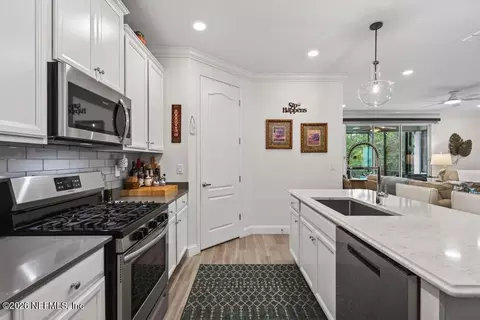 Kitchen - 209 Rivercliff Trl, Saint Augustine, FL 32092 photo 9 of 10