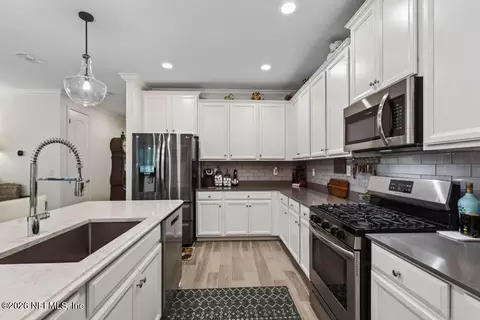 Kitchen - 209 Rivercliff Trl, Saint Augustine, FL 32092 photo 5 of 10