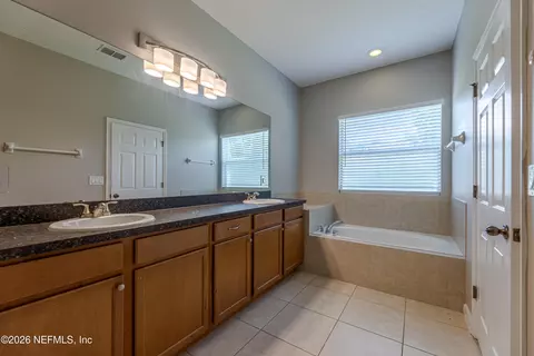 Bath - 869 Battersea Dr, Saint Augustine, FL 32095 photo 3 of 7