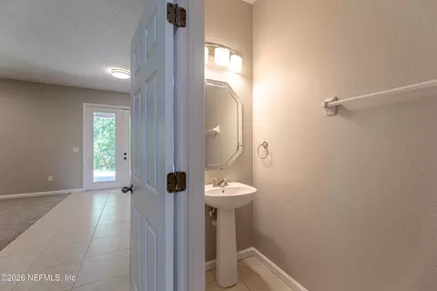 Bath - 869 Battersea Dr, Saint Augustine, FL 32095 photo 1 of 7