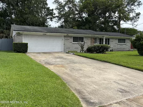 1644 Lessard Cir, Jacksonville, FL 32208
