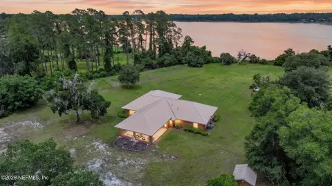 140 Lake St, Pomona Park, FL 32181