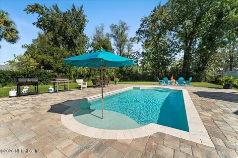 Exterior - 3943 Eunice Rd, Jacksonville, FL 32250 photo 2 of 13
