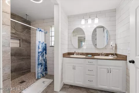 Bath - 3943 Eunice Rd, Jacksonville, FL 32250 photo 1 of 5