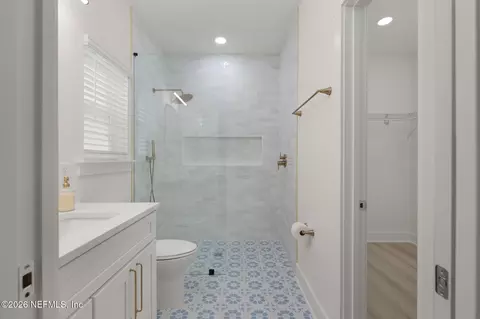 Bath - 688 Madeore St, Saint Augustine, FL 32084 photo 1 of 6