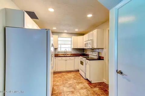 Kitchen - 129 Holland Rd, Ormond Beach, FL 32176 photo 1 of 2