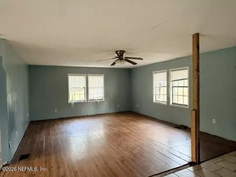 Living - 5830 Lady Bug Ln, Melrose, FL 32666 photo 2 of 5