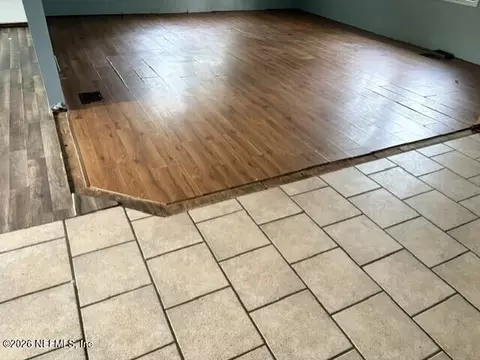 Living - 5830 Lady Bug Ln, Melrose, FL 32666 photo 3 of 5