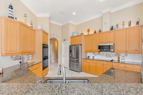 Kitchen - 700 Pinecrest Isle Ct, Saint Augustine, FL 32092 photo 5 of 6