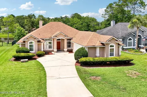 392 Maplewood Dr, Saint Johns, FL 32259