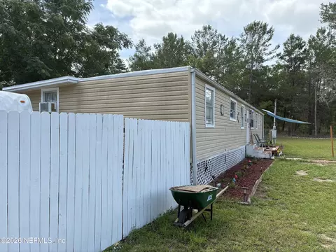 214 Dove St, Interlachen, FL 32148 photo 4