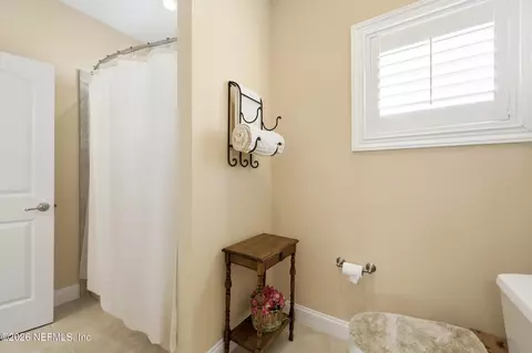 Bath - 286 Vale Dr, Saint Augustine, FL 32095 photo 6 of 10