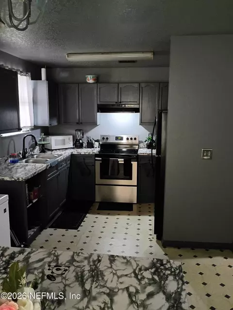 402 Lemon St, Green Cove Springs, FL 32043