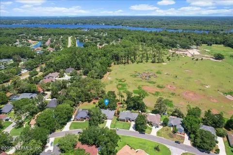 1113 Lake Parke Dr, Saint Johns, FL 32259