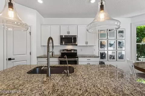Kitchen - 63 Forest Edge Dr, Saint Johns, FL 32259 photo 5 of 9