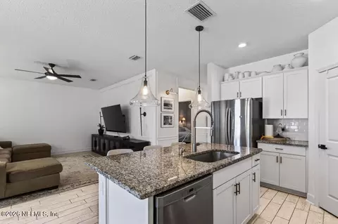 Kitchen - 63 Forest Edge Dr, Saint Johns, FL 32259 photo 6 of 9
