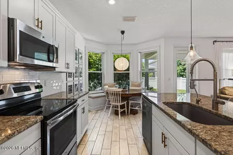 Kitchen - 63 Forest Edge Dr, Saint Johns, FL 32259 photo 8 of 9