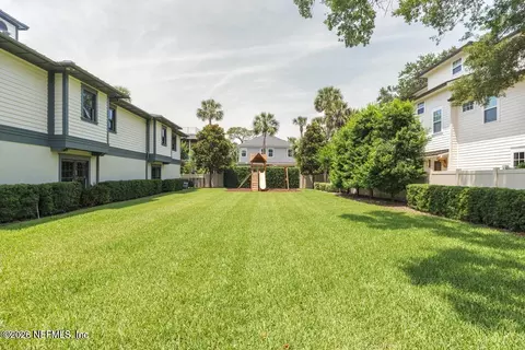 359 8th St, Atlantic Beach, FL 32233