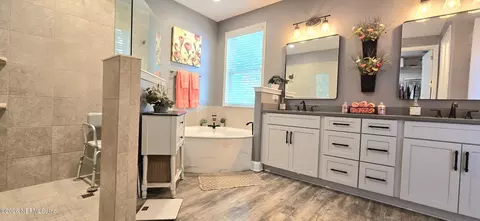 Bath - 284 Atlanta Dr, Saint Augustine, FL 32092 photo 3 of 4