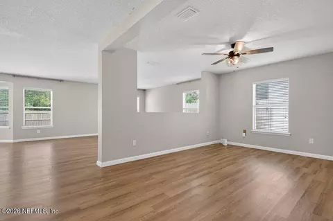 Living - 77137 Cobblestone Dr, Yulee, FL 32097 photo 3 of 10