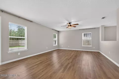 Living - 77137 Cobblestone Dr, Yulee, FL 32097 photo 5 of 10