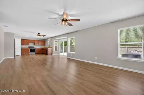 Living - 77137 Cobblestone Dr, Yulee, FL 32097 photo 7 of 10