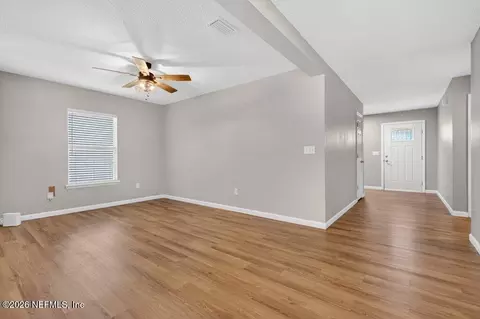 Living - 77137 Cobblestone Dr, Yulee, FL 32097 photo 4 of 10