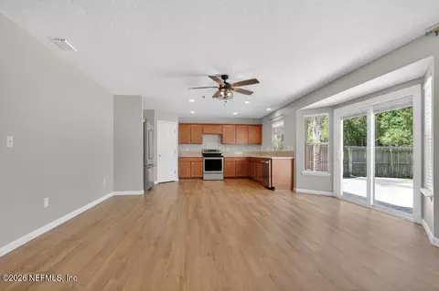 Living - 77137 Cobblestone Dr, Yulee, FL 32097 photo 6 of 10