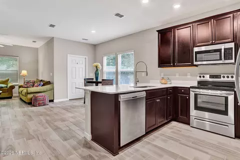 7365 Palm Hills Dr, Jacksonville, FL 32244
