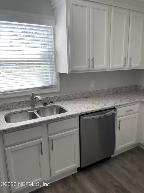 3677 Walsh St, Jacksonville, FL 32205