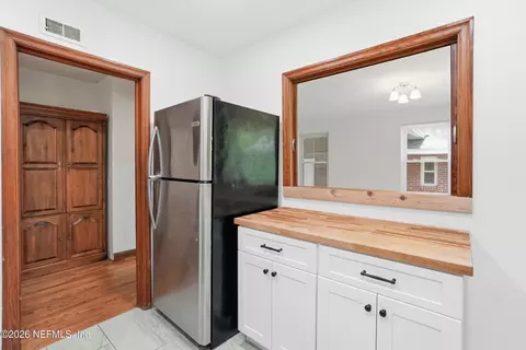 Kitchen - 2131 Bartram Rd, Jacksonville, FL 32207 photo 3 of 3