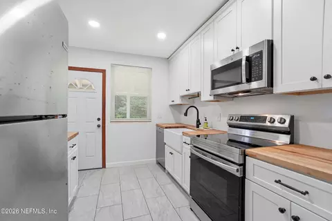 Kitchen - 2131 Bartram Rd, Jacksonville, FL 32207 photo 1 of 3