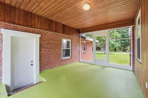 Exterior - 2131 Bartram Rd, Jacksonville, FL 32207 photo 2 of 5